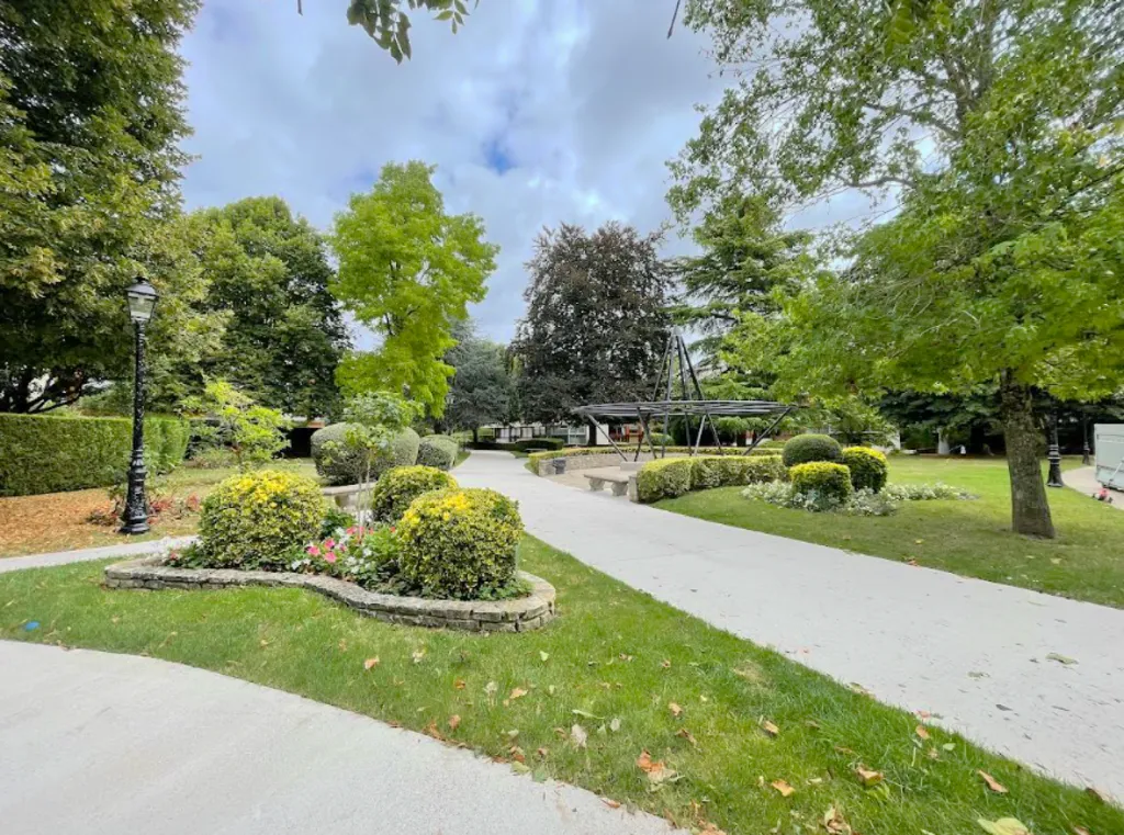 Jardin - Appartement avec Loggia et Vue Dégageée au Chesnay
