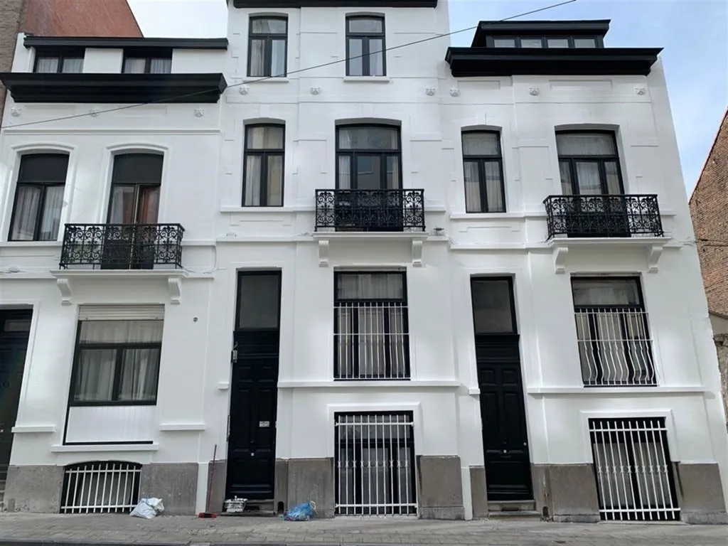 Esterno - House Divided into Studios in EU Quarter