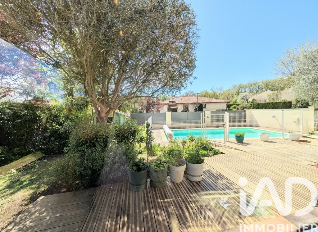 Piscine - Maison Traditionnelle avec Piscine à Cornebarrieu
