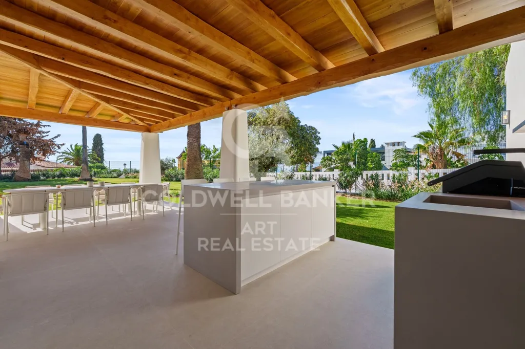 Terrass - Villa with Sea View in El Rosario, Marbella