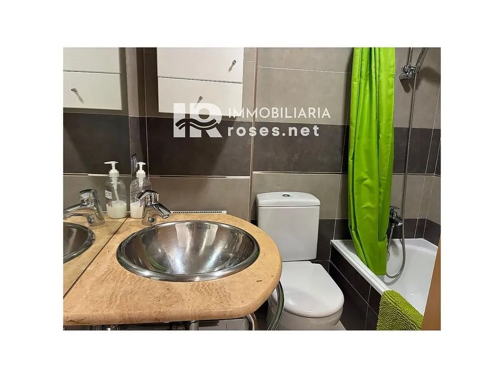 Vannitoad - Apartment with Balcony and Terrace in Centre - Roses