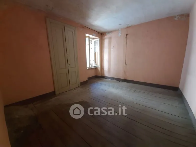 Toad - Terraced House for Renovation in Pettinengo