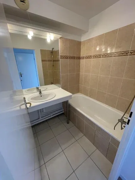 Salles de bain - Appartement 3 Pièces avec Balcon à Meaux