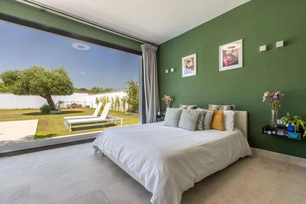Bedrooms - Detached House with Pool in Guadacorte, Andalusia