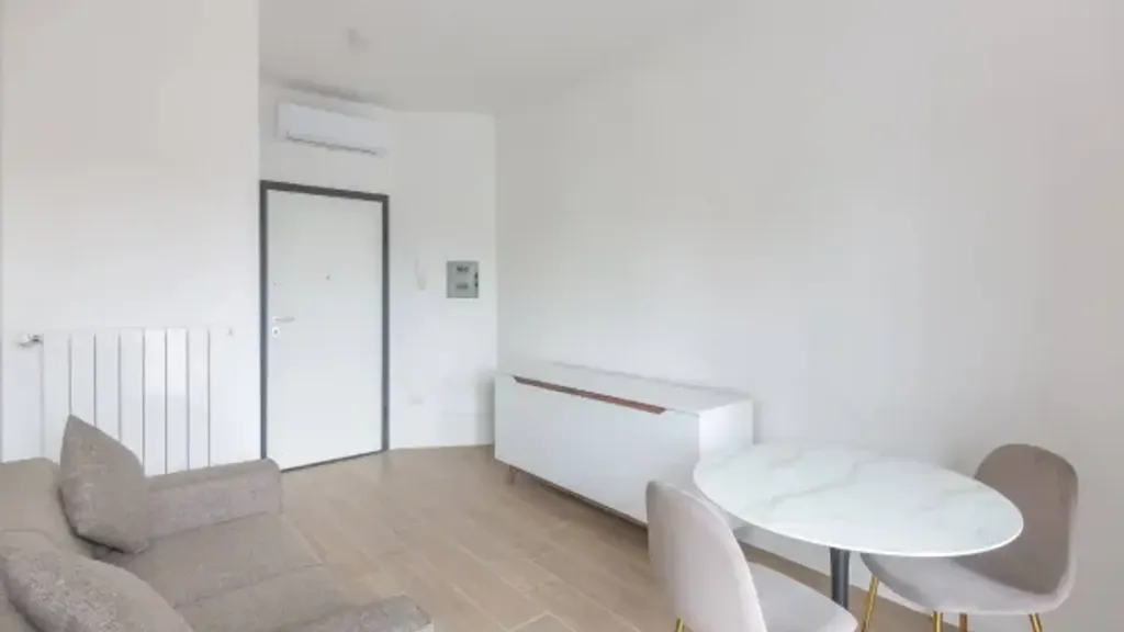 Elutuba - Fully Furnished Flat with Balcony in Milan