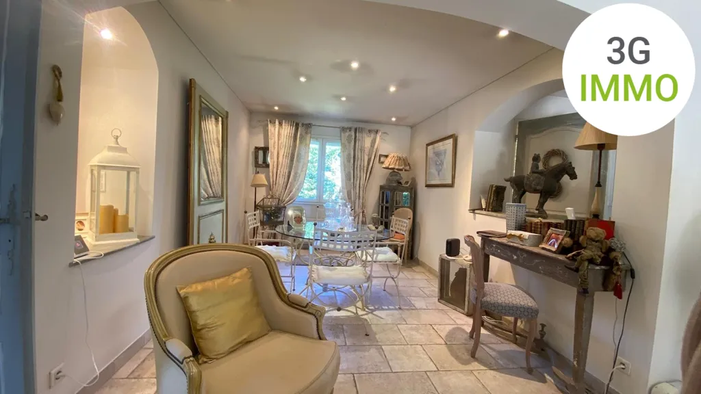Entrée - Villa avec Piscine et Jardin Arboré à Védène