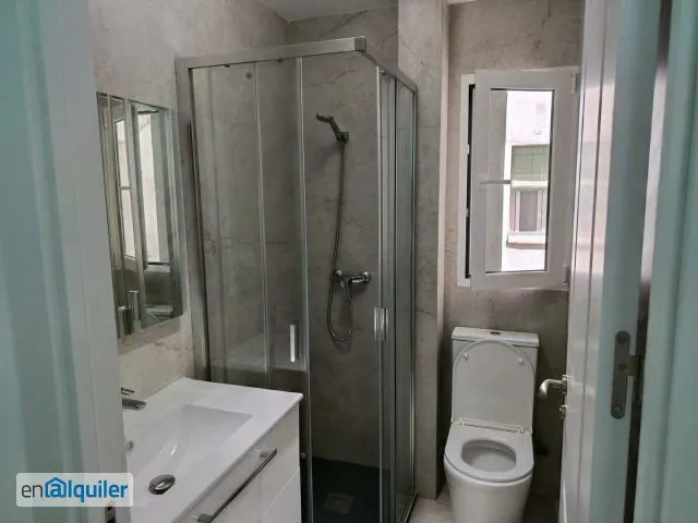 Bathrooms - Fully Furnished Flat with Ascensor in Latina