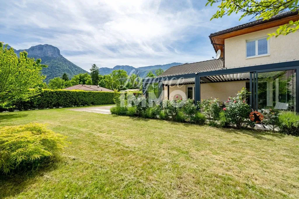 Aed - Luxury House with Pool in Doussard