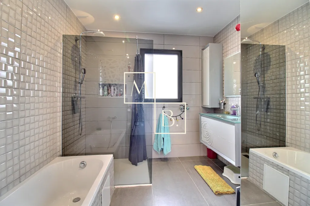 Vannitoad - Contemporary Villa with Pool in Montarnaud