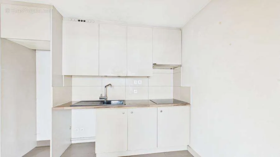 2-toaline korter asukohas Paris-17e