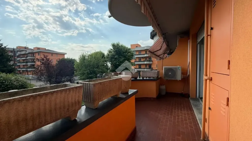 Balcon - Studio Flat with Balcony in Bussero