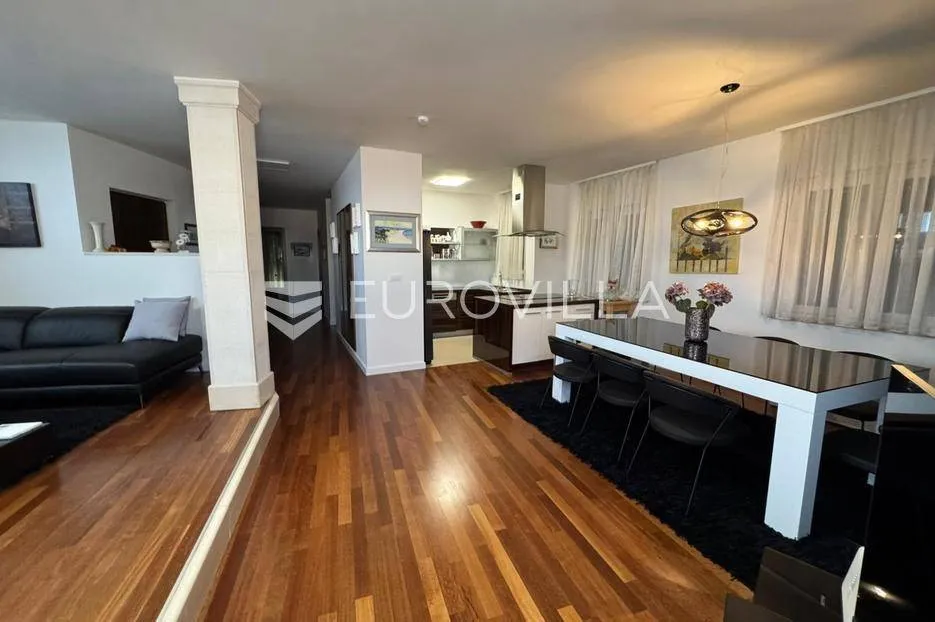 Séjour - Luxury Penthouse with Plot in Bol Town Centre