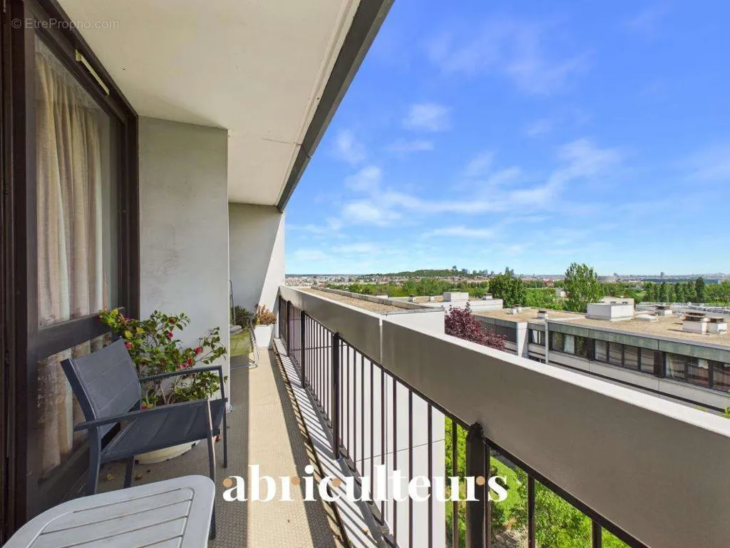 Balcone - Penthouse Apartment with Panoramic View in Garches