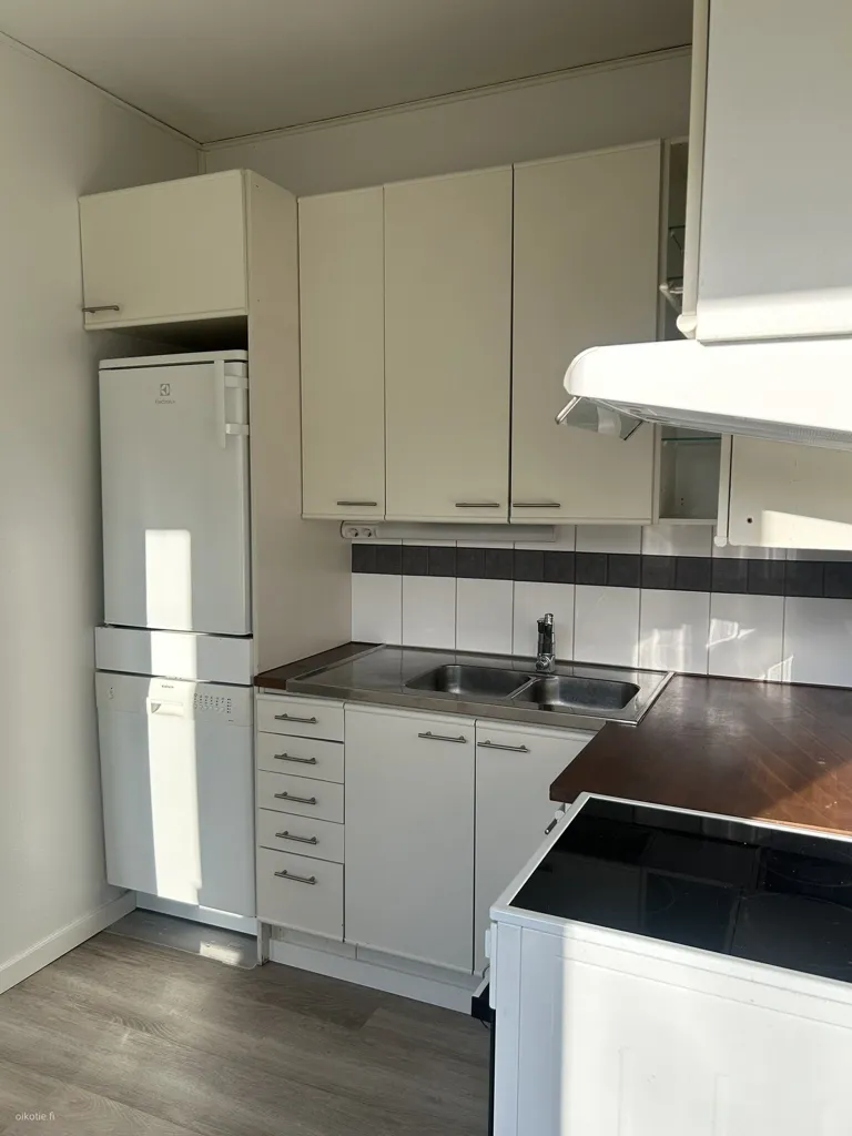 Köök - Spacious Studio with Balcony in Jyväskylä