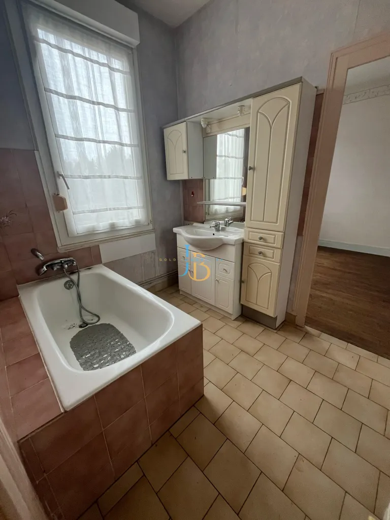 Salles de bain - Maison à Bourges, Proche de l'Avenue de Saint-Amand