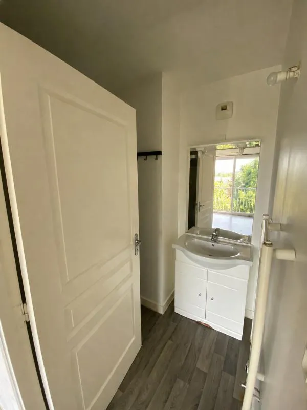 Salles de bain - Appartement T2 avec Ascenseur à Saint-Herblain