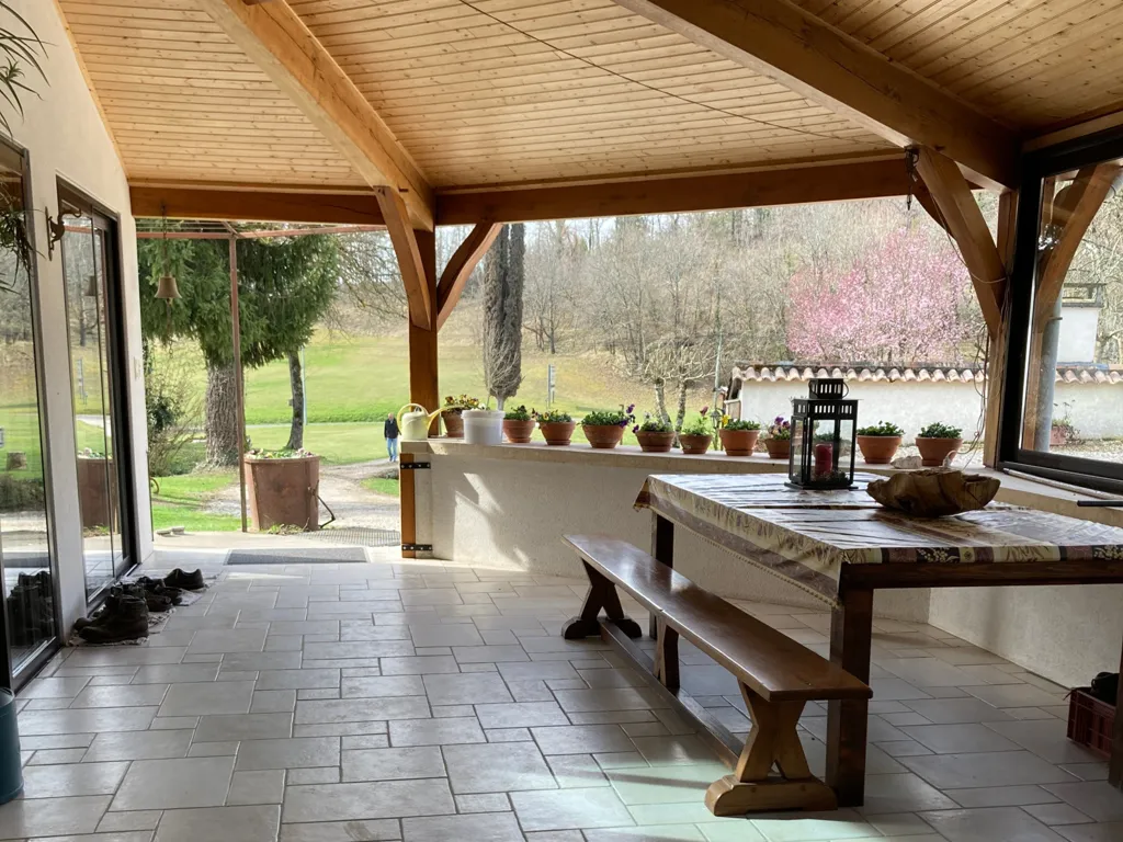 Terrasse - Propriété Rurale avec 3 Maisons et Atelier à Montcuq