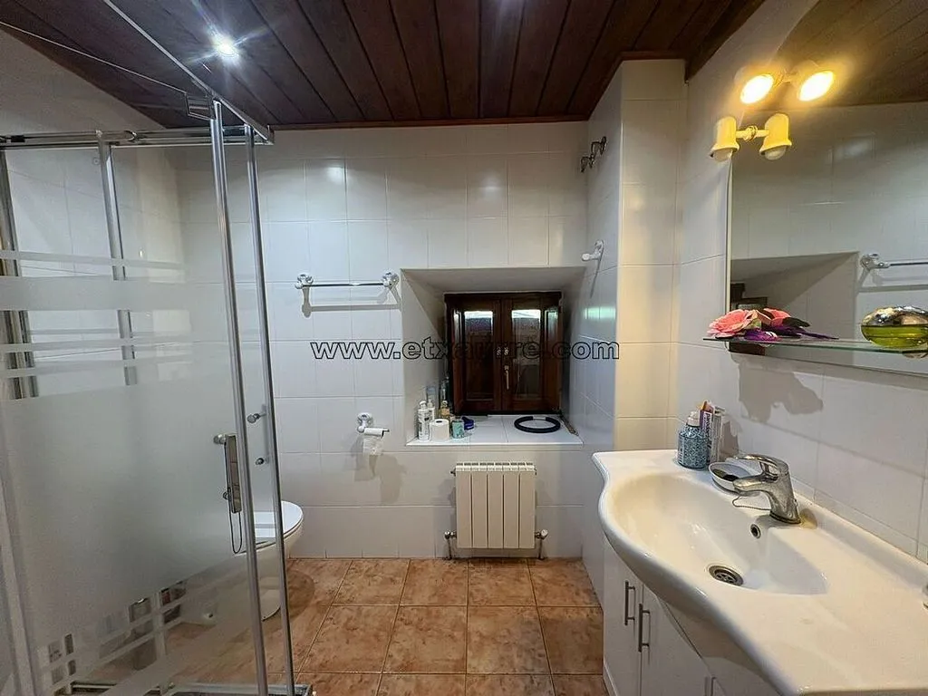 Salles de bain - Rural House with Balcony in Ayala