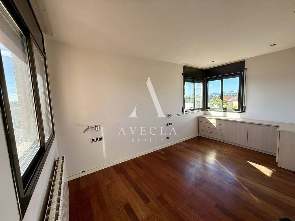 Pièces - Spacious House with Garden in Rubí