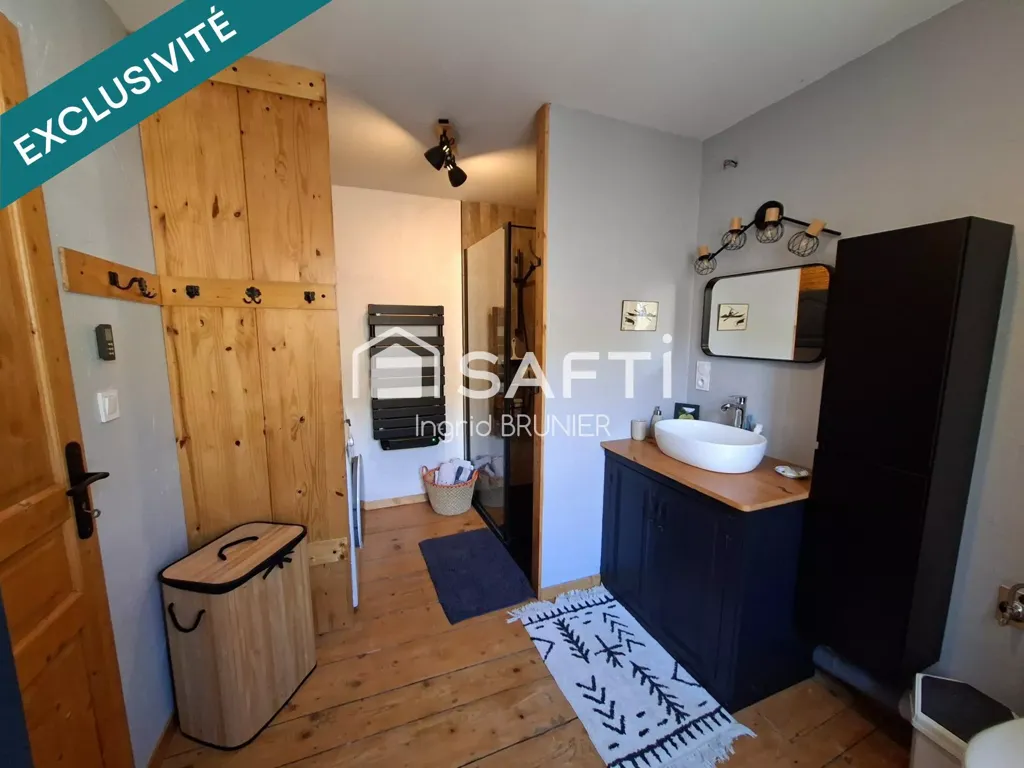 Salles de bain - Maison Rénovée avec Vue Lac à Lucey
