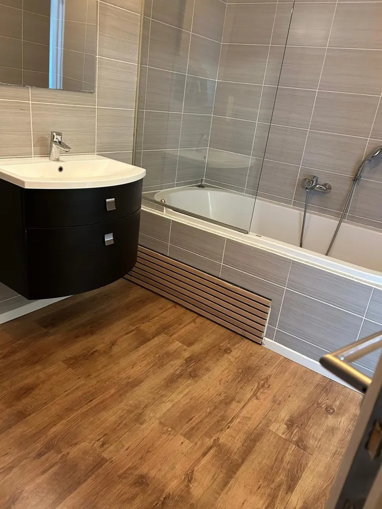 Vannitoad - Spacious 3-Bedroom Apartment with Terrace in Central Location