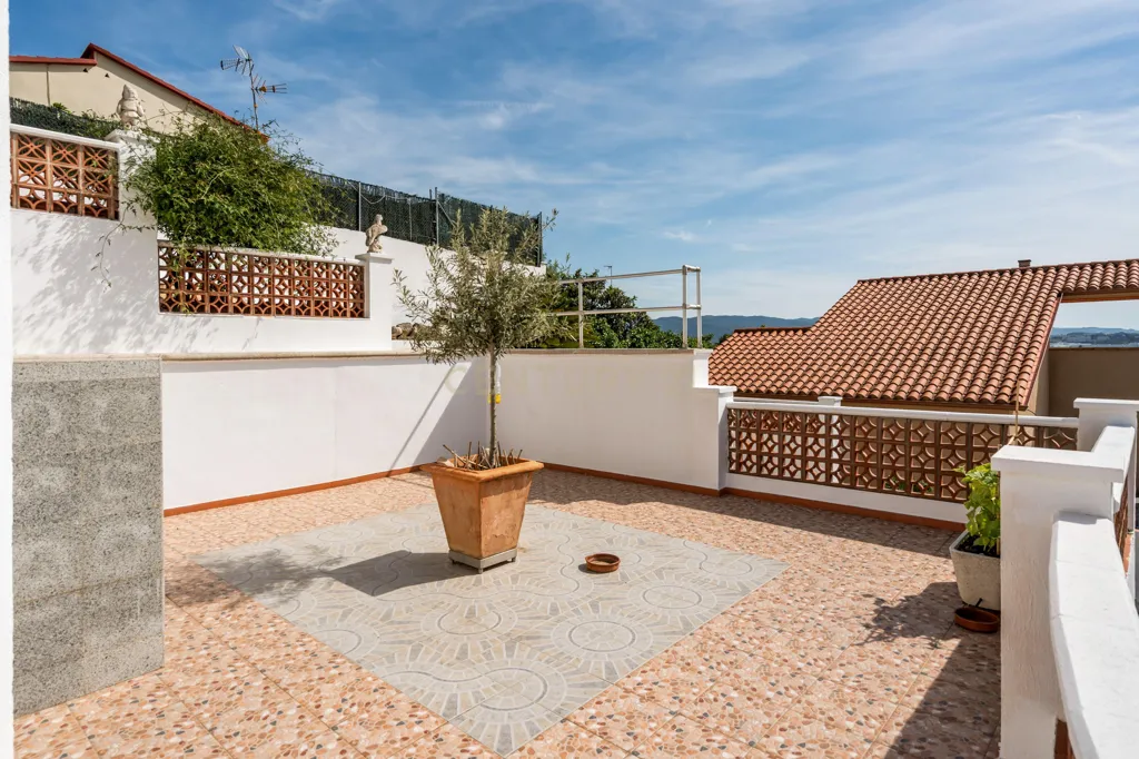 Terrace - Independent House with Montserrat Views in Abrera