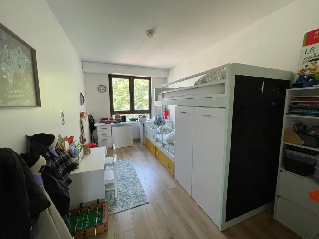 Chambres - Appartement Rénové avec Vue sur Marne à Paris