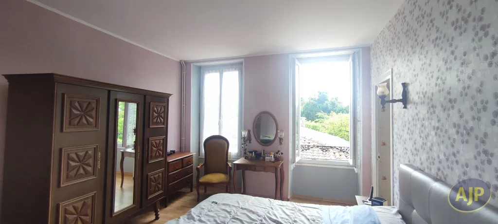 Chambres - Maison de Ville Charmante avec Jardinet à Pons