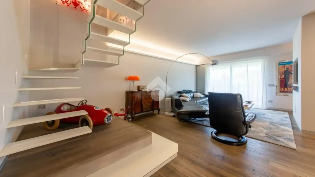 Elutuba - Penthouse with Terraces in Arese