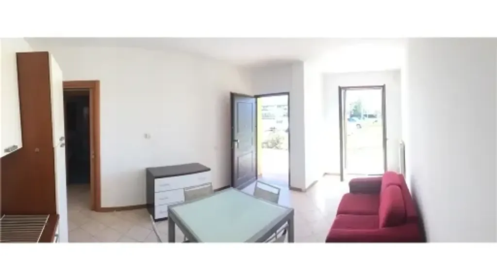Séjour - Two-Bedroom Apartment with Garden Access in Capraia e Limite