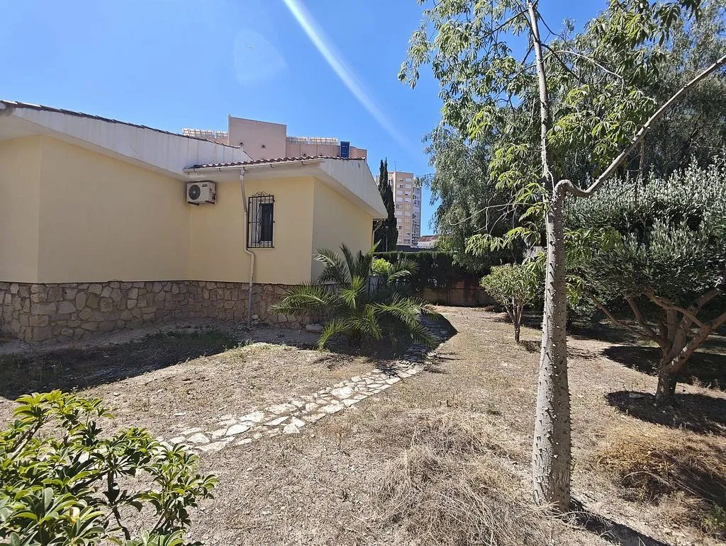 Garden - Chalet with Terrace in Foietes, Benidorm