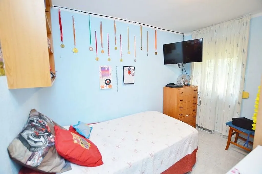 Magamistoad - 2-Bed Apartment with Air Conditioning in Arcos, Madrid