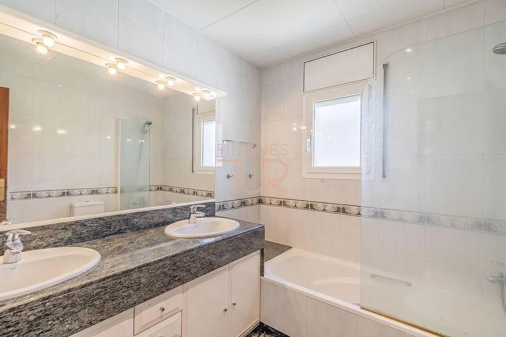 Salles de bain - Luxury House with Garden in Premià de Dalt