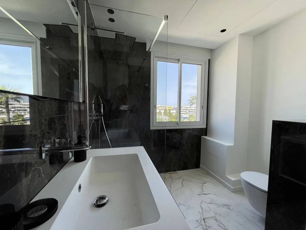 Vannitoad - Luxury Flat with Sea View in Cannes