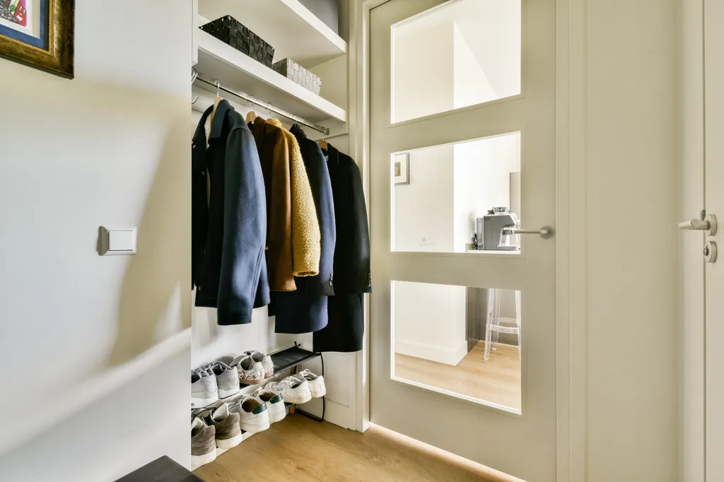 Esik - Modern 3-Bedroom Corner Apartment with Waterfront View in Amsterdam