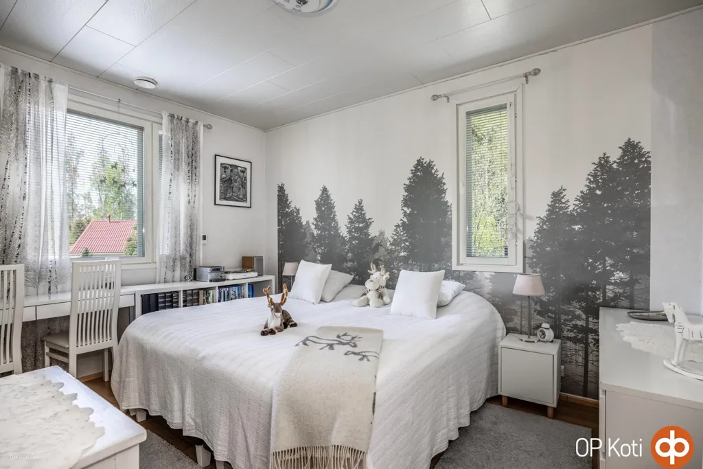 Chambres - Detached House with Sauna on Large Plot in Suburb