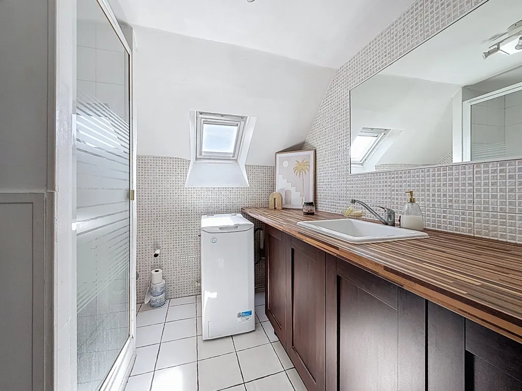 Salles de bain - Appartement Meublé avec Parking à L'Isle-Adam