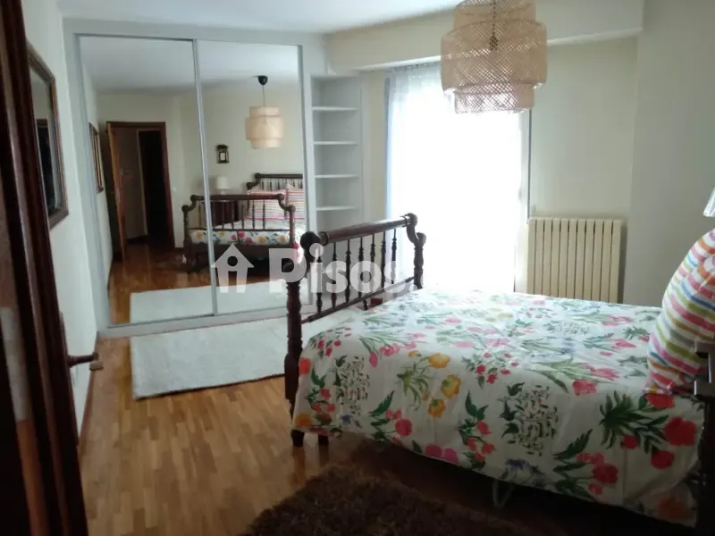 Bedrooms - Spacious Apartment with Balcony in Plaza Mayor Area