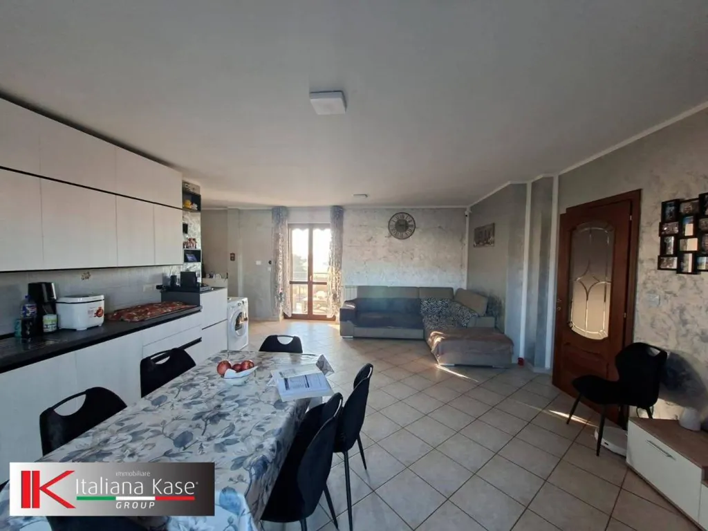 Dining Room - Spacious Apartment with Terrace in Montalenghe