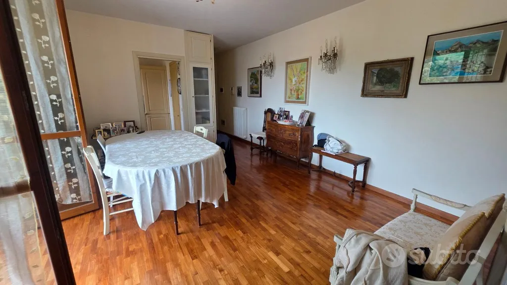 Salle à manger - Spacious Two-Level Apartment in San Polo d'Enza