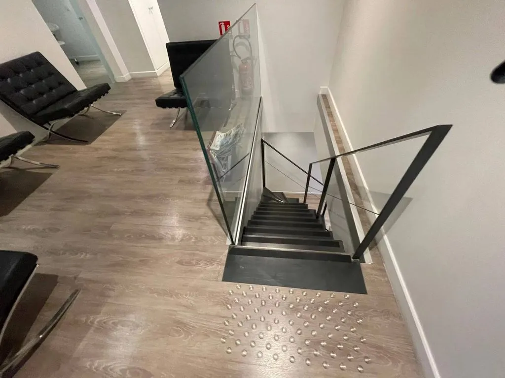 Pièces - Bureaux de Luxe avec Vue Rue d'Antibes à Cannes