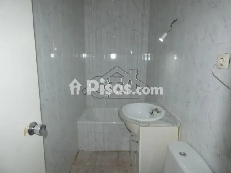 Salles de bain - Spacious Apartment with Terrace in Usera, Madrid