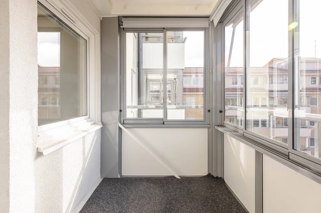 Modern Flat with South-Facing Balcony in Norr