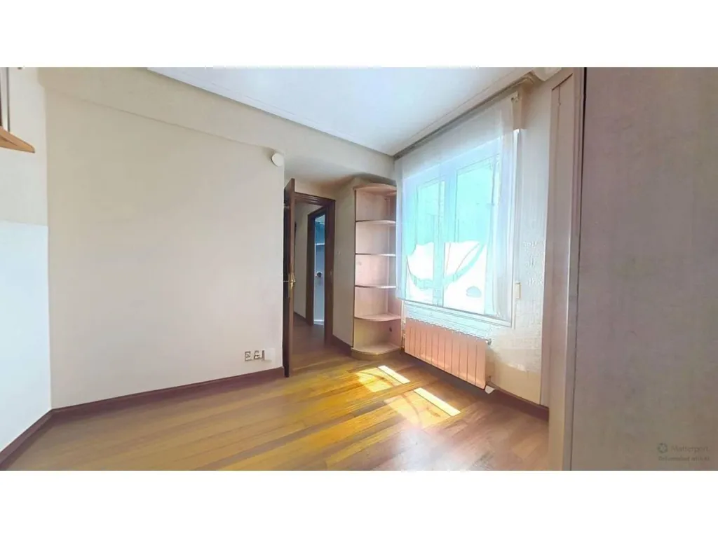 Toad - Modernised Flat with Metro Access in Bilbao