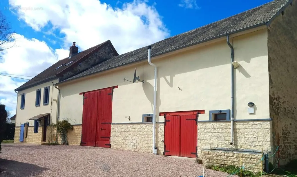 Välivaade - Converted Barn House with Guest Accommodation in Marcillat-En-Combraille