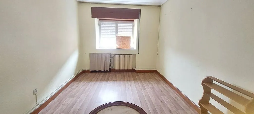 Pièces - 3-Bedroom Flat with Views in Torrelavega