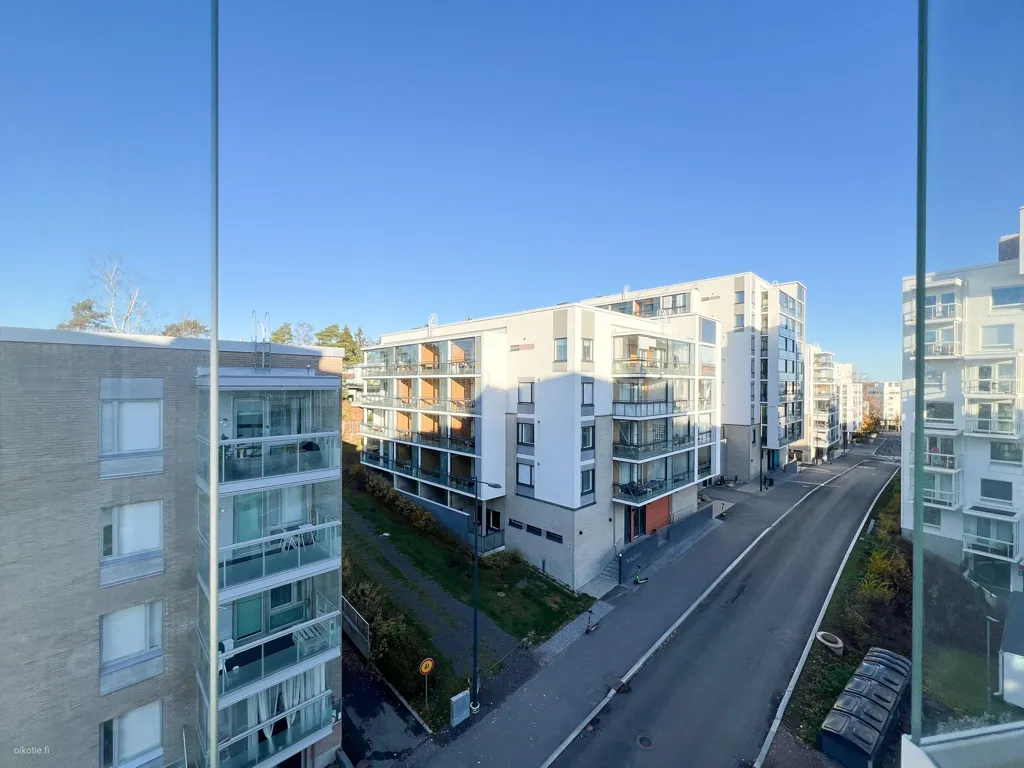 Balcon - Modern Apartment with Balcony in Niittykumpu, Espoo