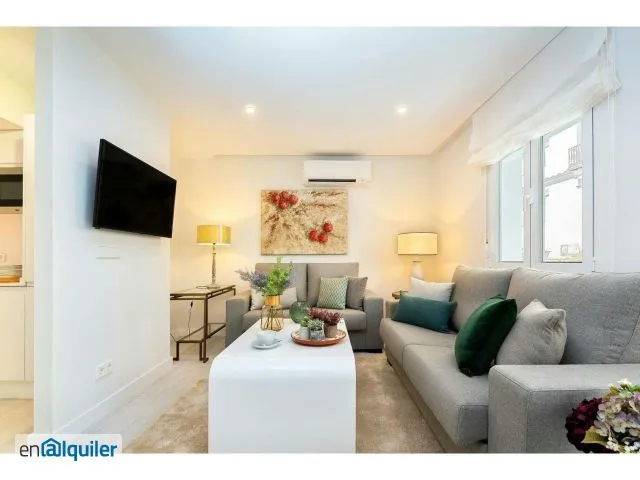 Soggiorno - Modern Apartment with Balcony in Seville's Historic Centre
