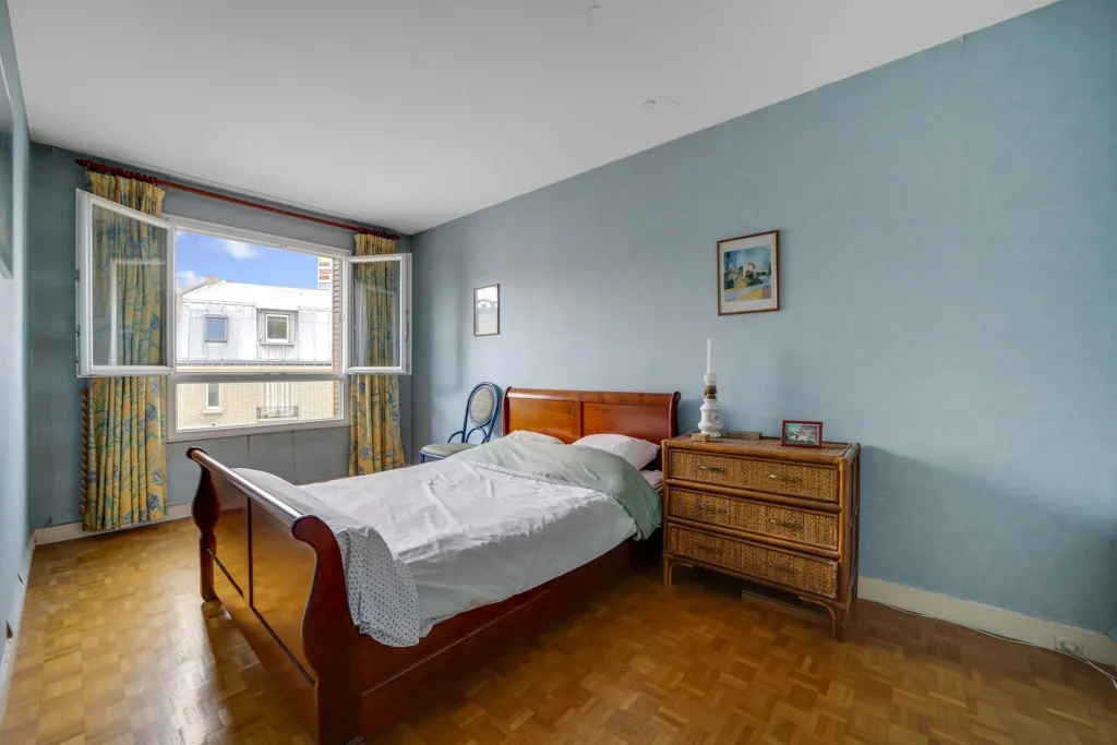 Magamistoad - 4-Piece Flat with Balcony on Boulevard Voltaire