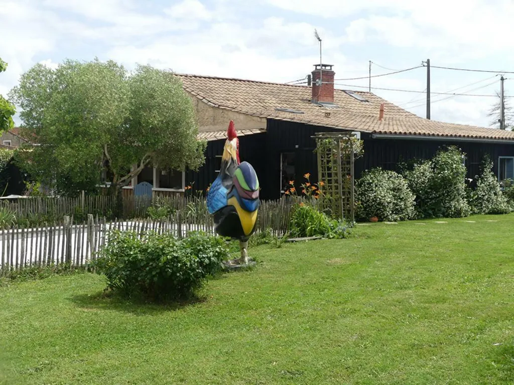 Aed - Stone House with Pool near Illats